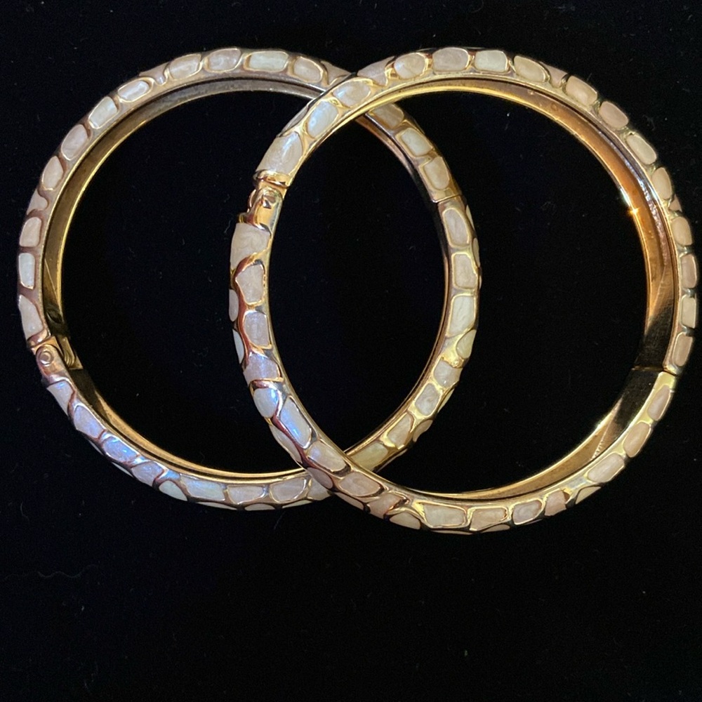 Joan Rivers Set enamel gold tone & cream finish hinged bracelet bangle signed